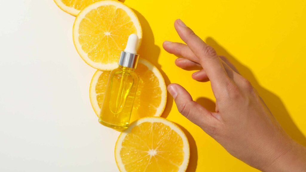 Paciente recibiendo un tratamiento de vitamina c en Marbella en clínica Estética Ochoa